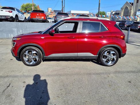 Certified 2023 Hyundai Venue Limited image 2