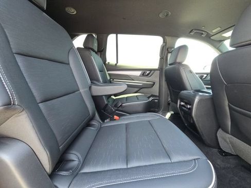 Used 2025 Buick Enclave Sport Touring w/ Power Package FWD image 17