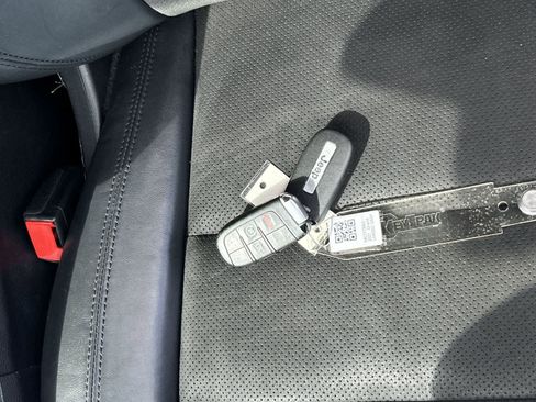 Used 2021 Jeep Grand Cherokee Laredo X image 3