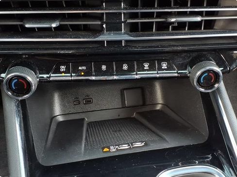 Used 2025 Chevrolet Traverse RS w/ LPO, Floor Liner Package FWD image 23