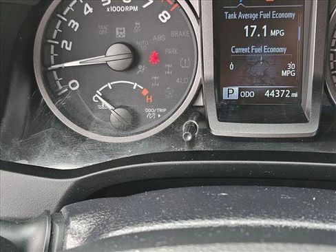 Used 2022 Toyota Tacoma TRD Off-Road w/ Technology Package image 10