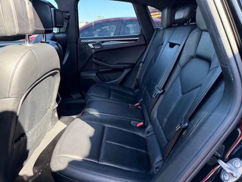 Used 2018 Porsche Macan image 33