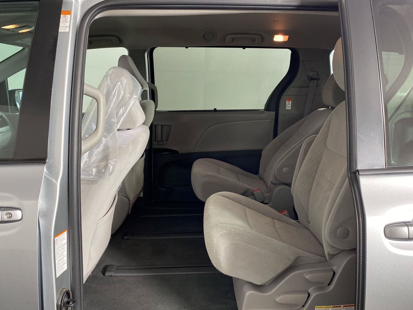 Used 2020 Toyota Sienna LE AWD/4WD image 22