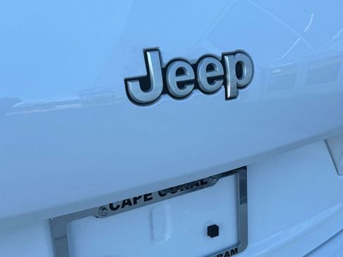 New 2026 Jeep Grand Cherokee L Limited w/ Luxury Tech Group II AWD/4WD image 36