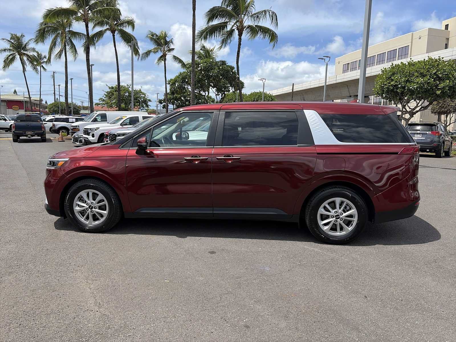 Used 2024 Kia Carnival LX FWD image 5