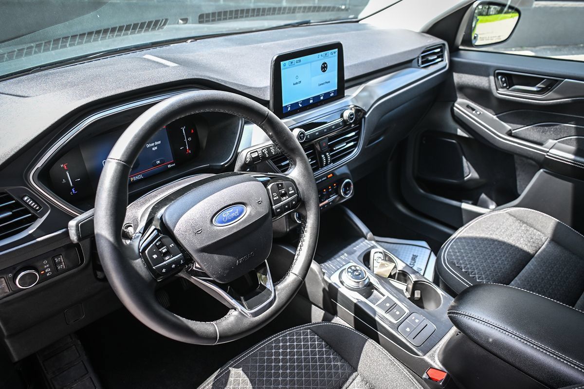 Used 2025 Ford Escape Active w/ Cold Weather Package AWD/4WD image 9