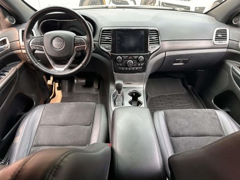 Certified 2021 Jeep Grand Cherokee Laredo X AWD/4WD image 18