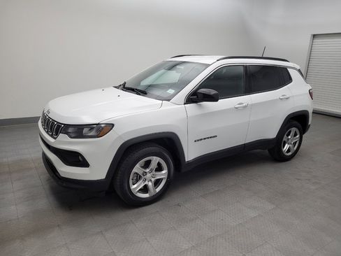 Used 2024 Jeep Compass Latitude image 2
