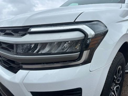 Used 2023 Ford Expedition XLT AWD/4WD image 9