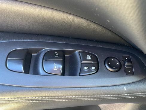 Used 2019 Nissan Pathfinder SV FWD image 49