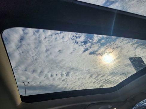 Used 2023 Buick Envision Essence w/ Sport Touring Package image 10