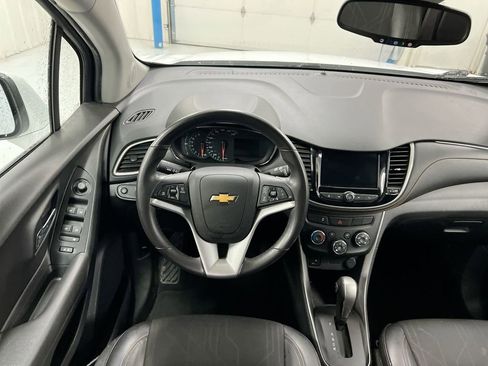 Used 2020 Chevrolet Trax LT w/ LT Convenience Package AWD/4WD image 11