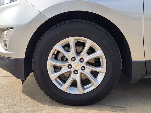 Used 2018 Chevrolet Equinox LT FWD image 12