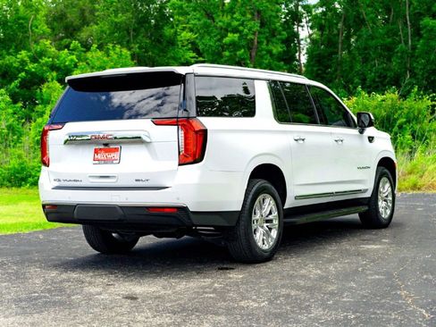 Used 2023 GMC Yukon XL SLT w/ SLT Luxury Package AWD/4WD image 7