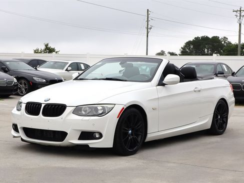 Used 2011 BMW 335i Convertible RWD image 4