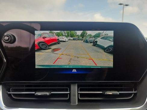 Used 2025 Chevrolet Trax LT FWD image 20