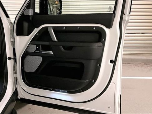 Certified 2024 Land Rover Defender 130 X-Dynamic SE AWD/4WD image 27