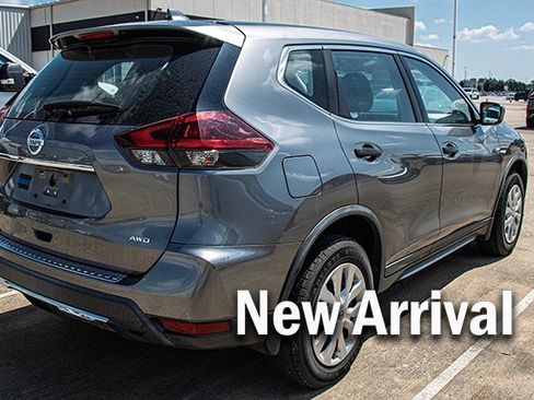 Used 2018 Nissan Rogue S AWD/4WD image 3