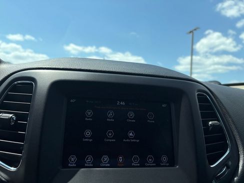 Used 2018 Jeep Compass Latitude w/ Popular Equipment Group AWD/4WD image 6