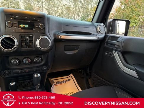 Used 2016 Jeep Wrangler Unlimited Sahara image 28