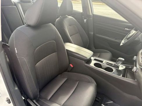 Used 2024 Nissan Altima 2.5 SV image 17