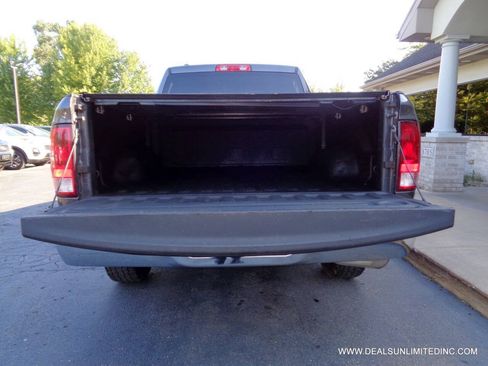 Used 2018 RAM 1500 Express AWD/4WD image 16