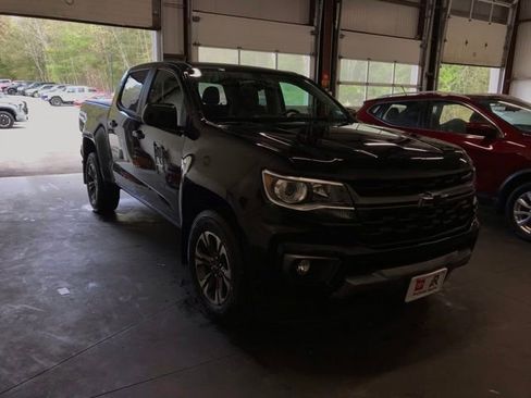Used 2021 Chevrolet Colorado Z71 AWD/4WD image 2
