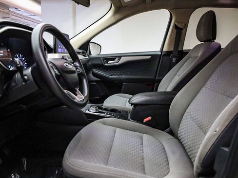 Used 2020 Ford Escape SE image 18