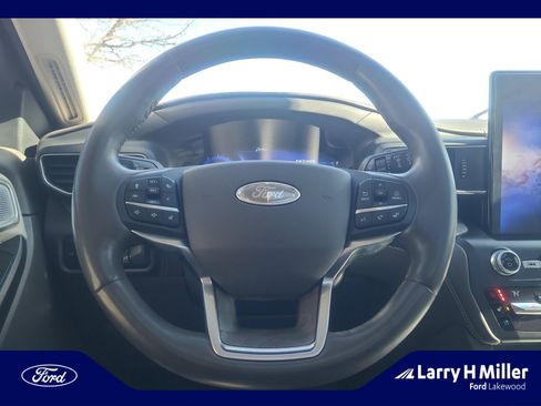 Used 2020 Ford Explorer Platinum w/ Premium Technology Package image 9