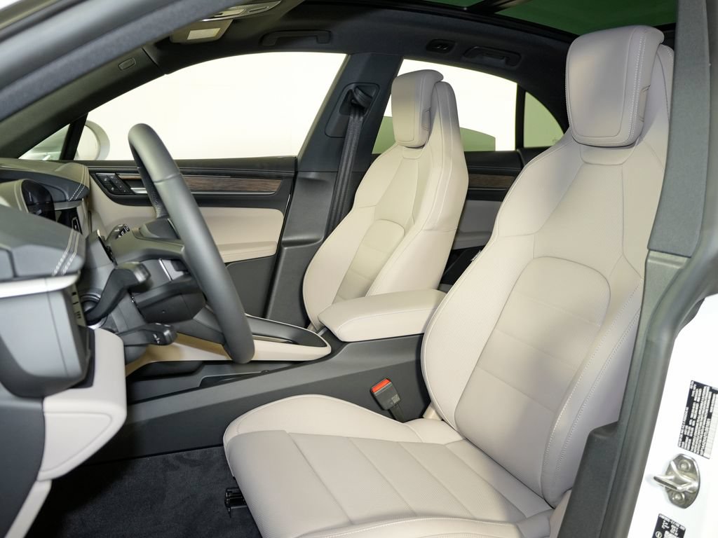 Certified 2026 Porsche Macan 4 Electric AWD/4WD image 5