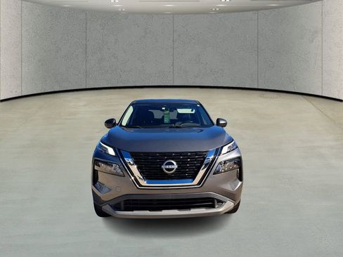 Used 2023 Nissan Rogue S image 2