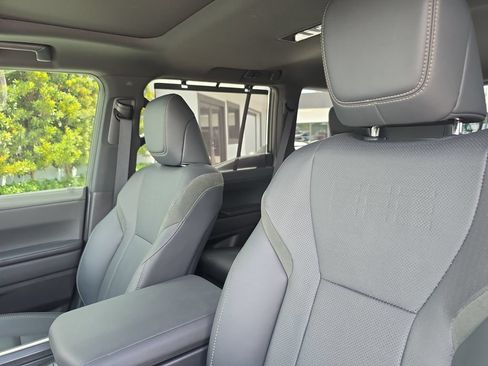 Used 2024 Lexus GX 550 AWD/4WD image 19