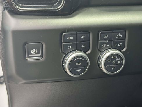 Used 2025 GMC Sierra 1500 AT4 AWD/4WD image 19