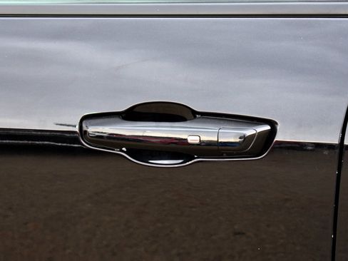 Used 2024 GMC Acadia Elevation image 12