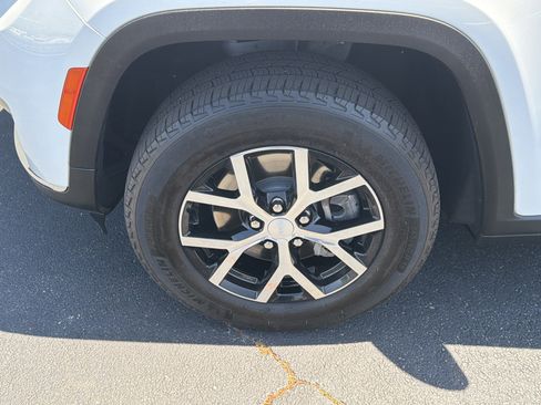Used 2023 Jeep Grand Cherokee L Limited RWD image 16