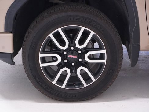 Used 2022 GMC Sierra 1500 AT4 w/ AT4 Premium Package image 9