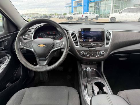 Used 2020 Chevrolet Malibu LT FWD image 23