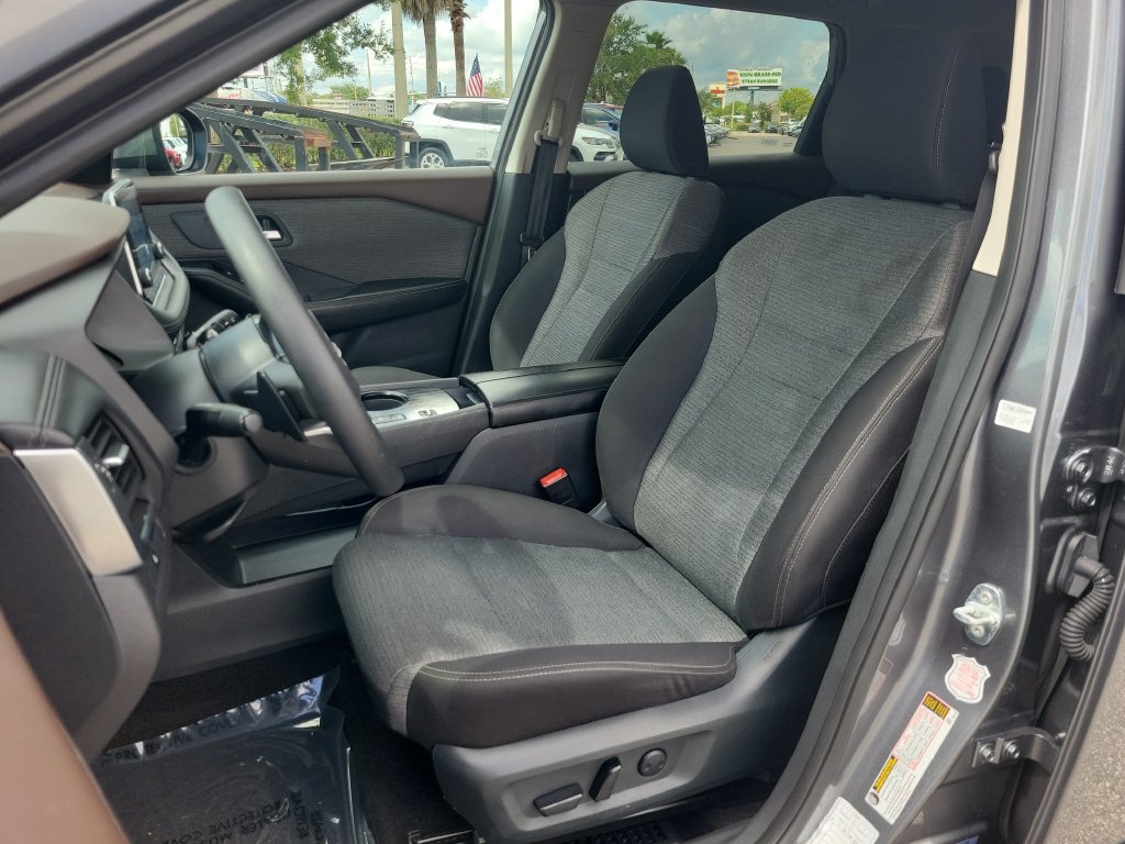 Certified 2023 Nissan Rogue SV FWD image 15