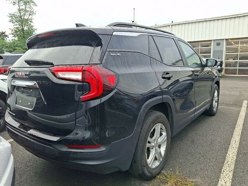 Used 2024 GMC Terrain SLE w/ Driver Convenience Package FWD image 5