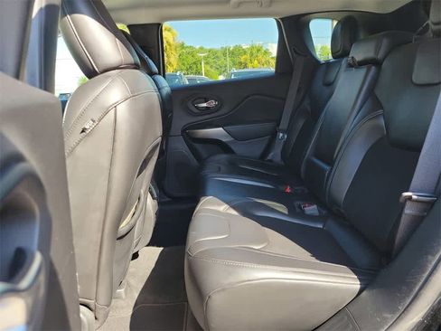Used 2020 Jeep Cherokee Latitude Plus image 10