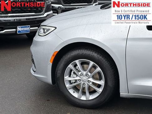 New 2026 Chrysler Pacifica Select image 12