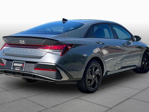 Used 2026 Hyundai Elantra SEL Sport FWD image 13