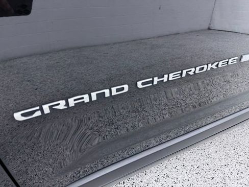 Used 2023 Jeep Grand Cherokee Limited w/ MOPAR Finishing Package AWD/4WD image 9