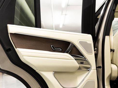 Used 2023 Land Rover Range Rover SE image 29