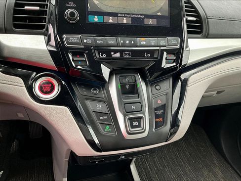 Used 2023 Honda Odyssey Touring image 14