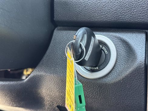 Used 2022 RAM 1500 Classic SLT image 28