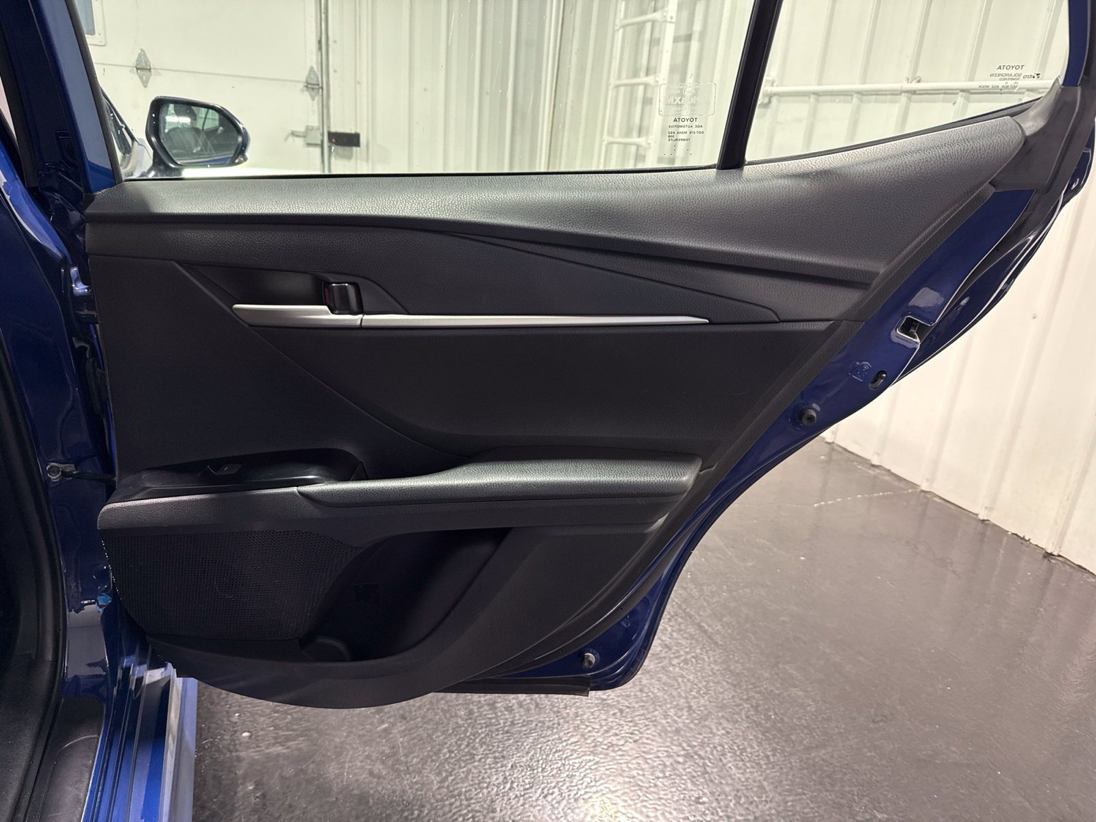 Used 2025 Toyota Camry SE FWD image 15
