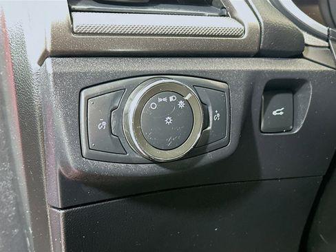 Used 2020 Ford Fusion SE image 10