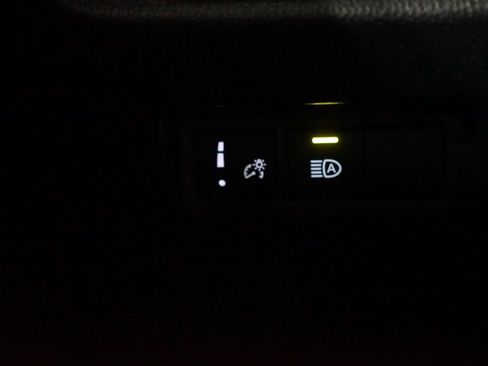 Used 2025 Toyota RAV4 XLE FWD image 24