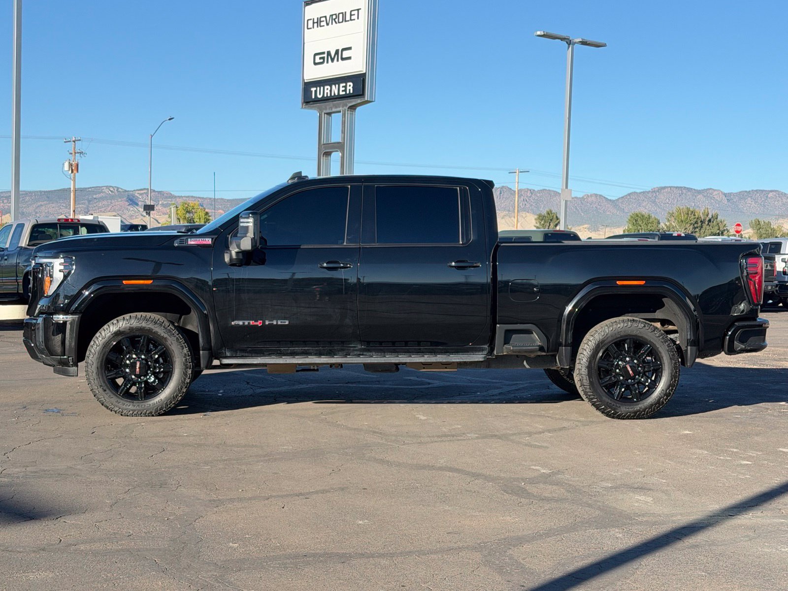 Used 2024 GMC Sierra 2500 AT4 w/ Technology Package AWD/4WD image 5